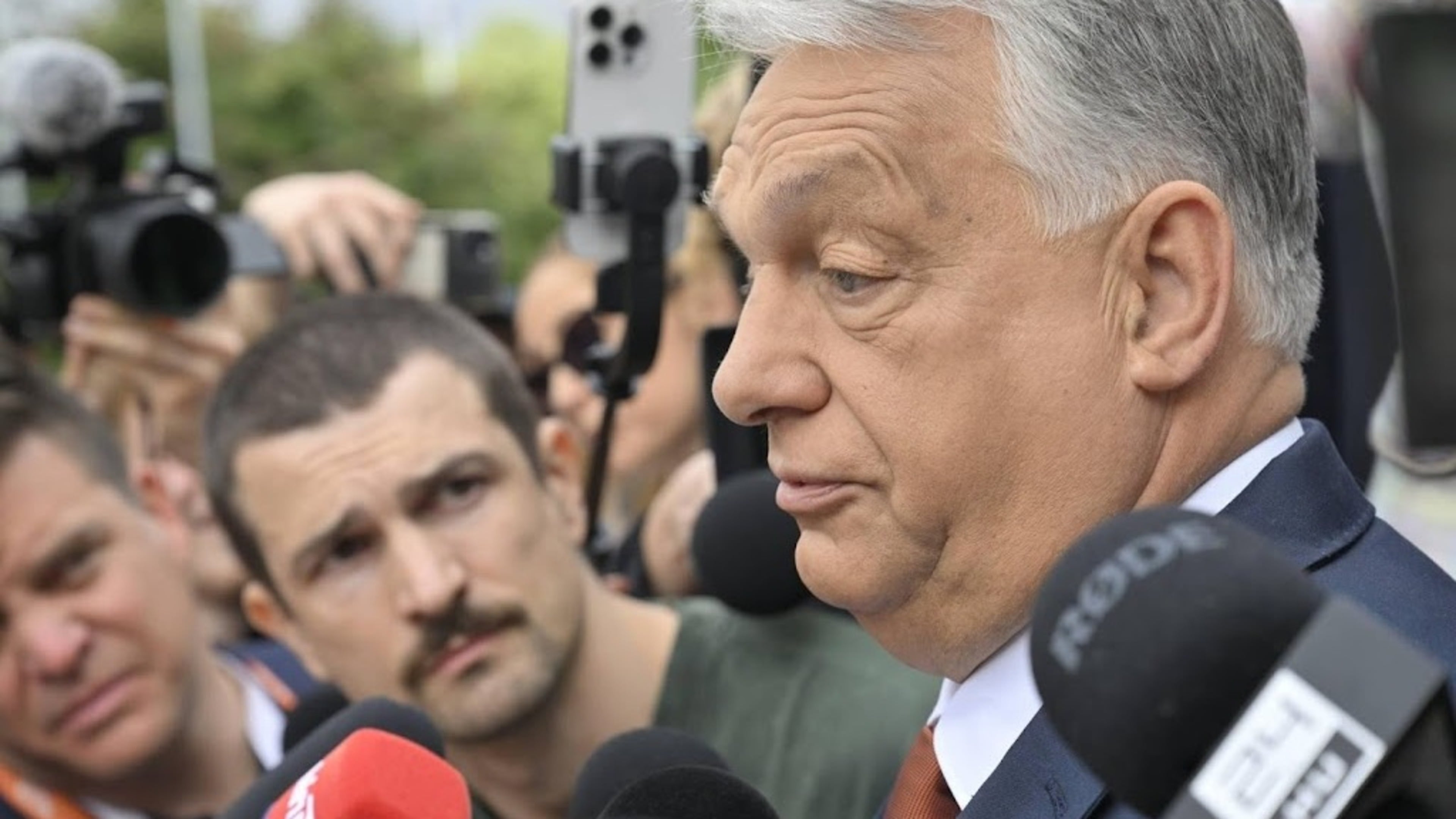 Orbán blijft partijleider Fidesz ondanks verkiezingsnederlaag