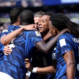 Favoriet Frankrijk begint WK met zege dankzij twee goals Mbappé tegen Senegal