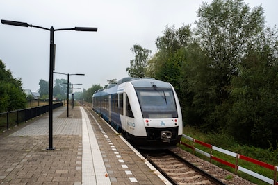 Drenthe trekt 50 miljoen uit voor Nedersaksenlijn: snelle trein van Enschede naar Groningen stap dichterbij