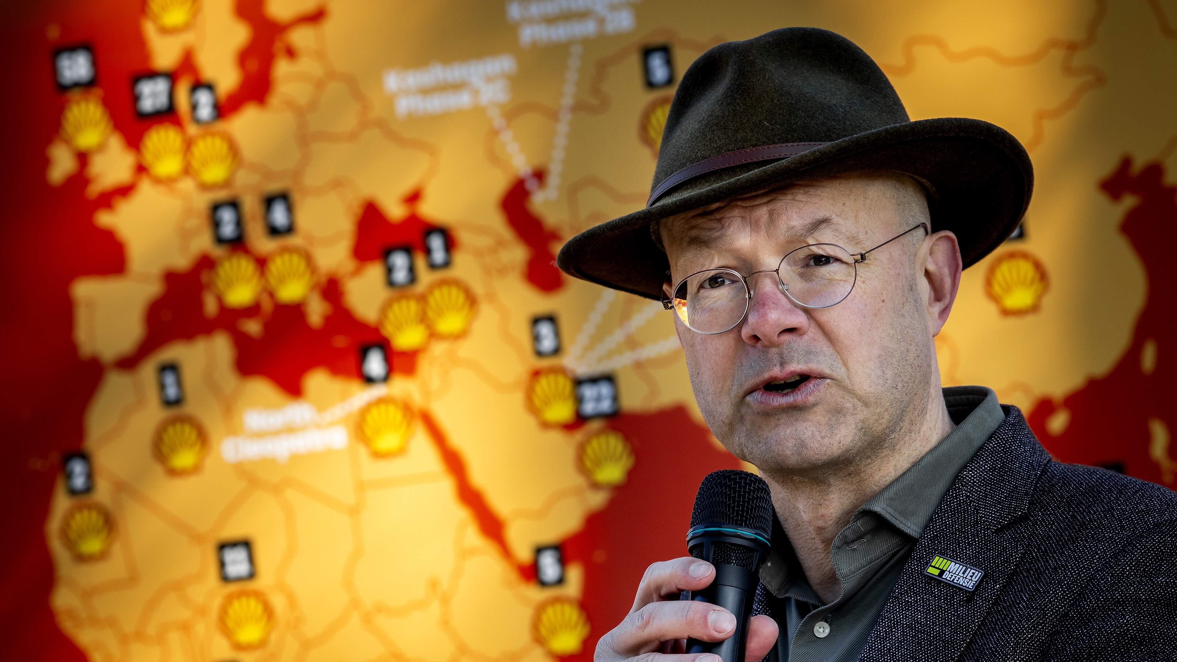 Niels Rigter vermomd als lid bij Milieudefensie: ’Er is geen pers bij, we zijn onder elkaar’