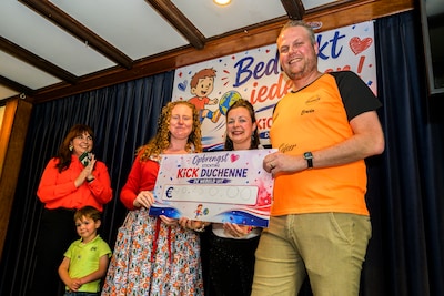 Onvervulde kinderwens resulteert in flinke cheque voor onderzoek naar Duchenne: ‘Gigantisch bedrag’