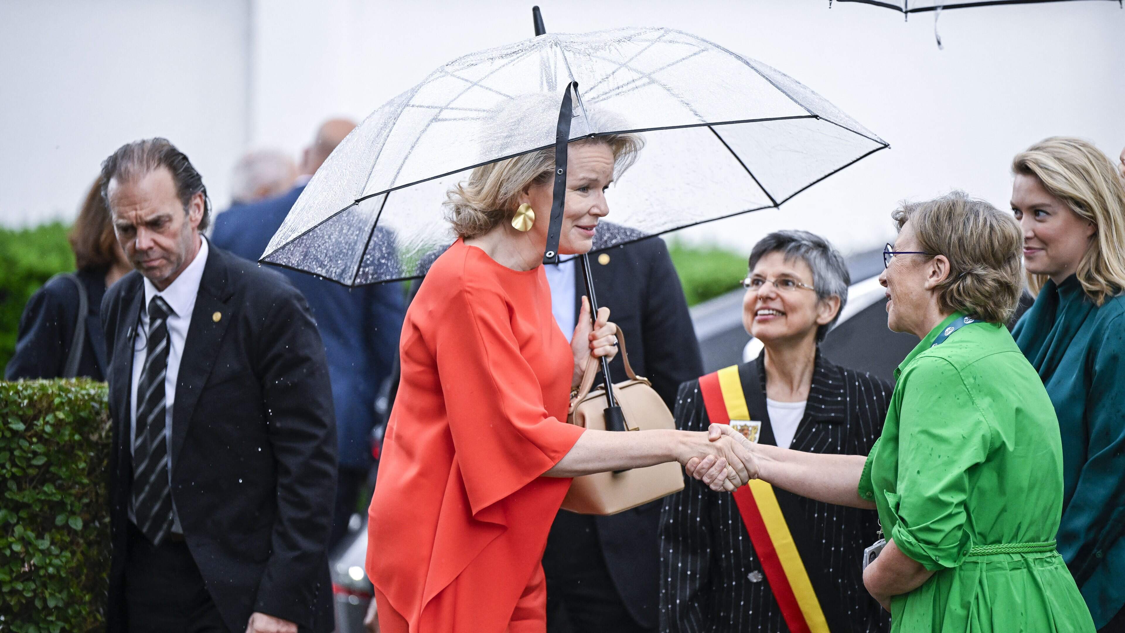Belgisch hof dwingt burgemeester Charleroi satirisch AI-filmpje koningin Mathilde te verwijderen