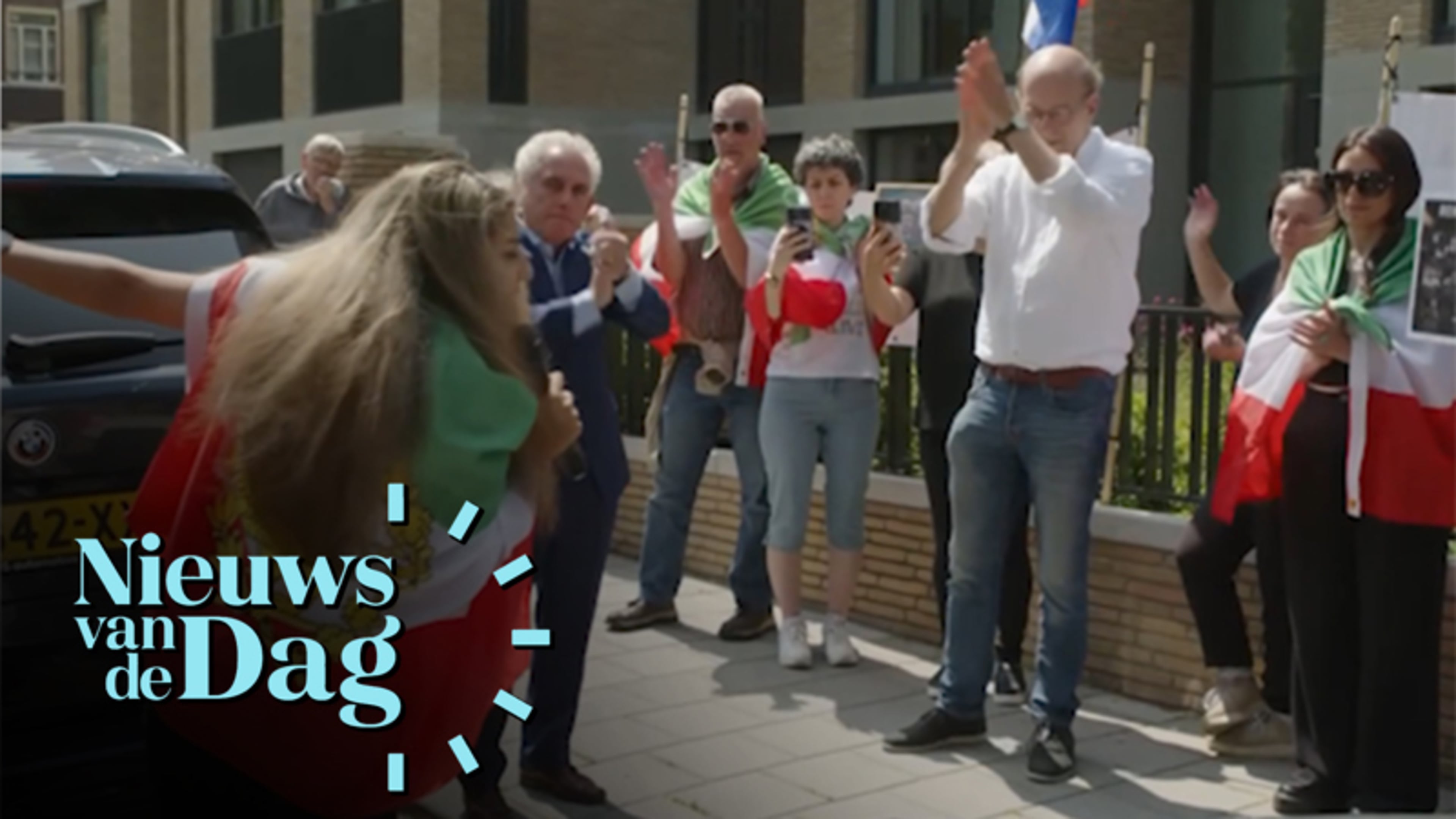 Man komt schreeuwend uit Iraanse ambassade: ‘Hij is een handlanger van het regime!’