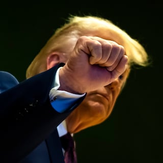 Donald Trump viert zijn 80ste verjaardag als een Amerikaanse keizer in zijn eigen colosseum