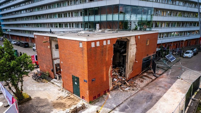 Twee van drie verdachten explosie Amsterdam blijven in cel