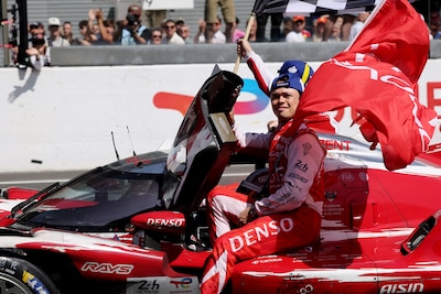 Nyck de Vries wint als derde Nederlander ooit 24 Uur van Le Mans: ‘Dit is een persoonlijke mijlpaal’