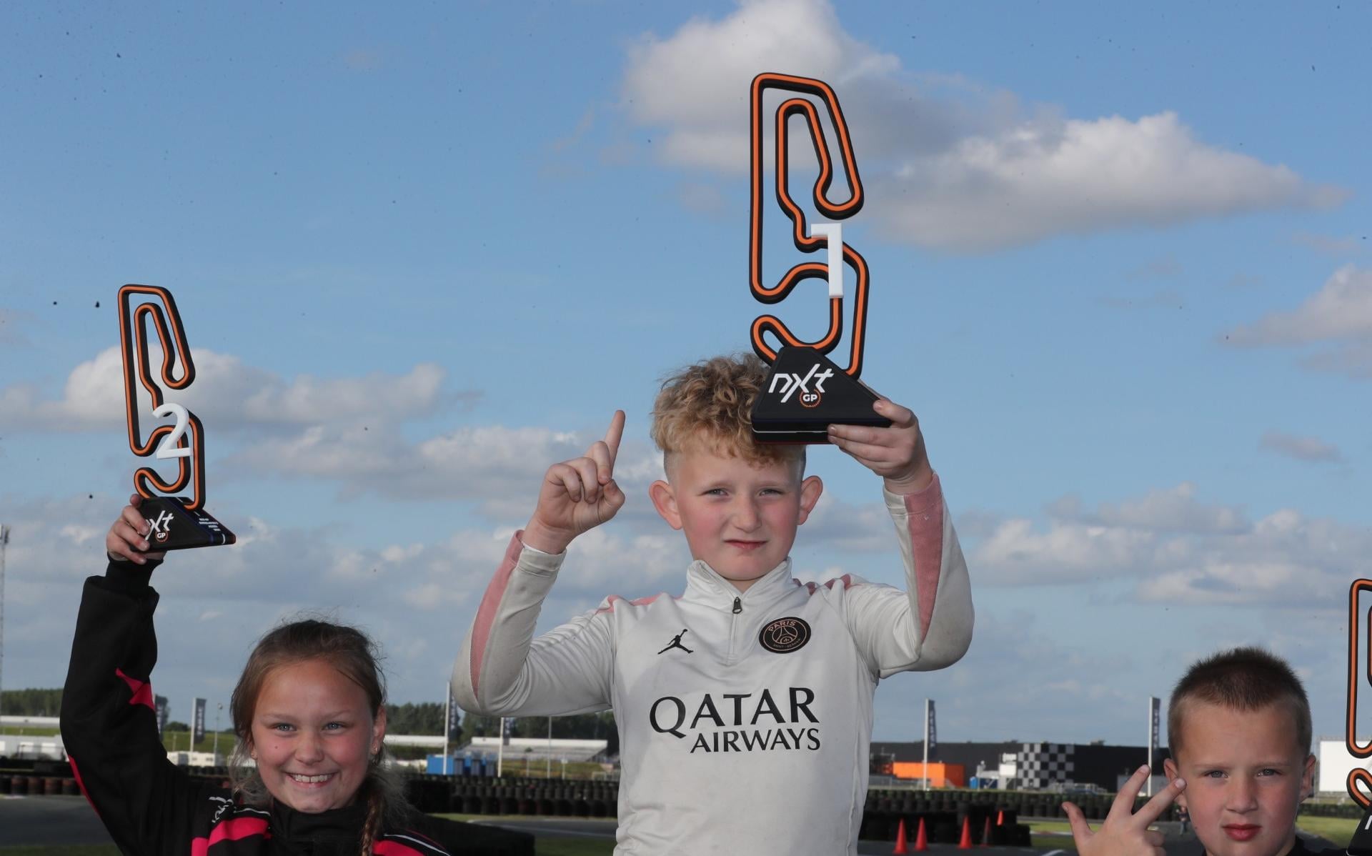 Karttalent Noah Philips sterk terug na elleboogbreuk en wint álles tijdens NXT GP-ronde in Assen