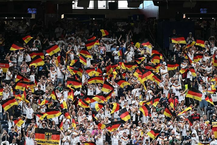 Duitse man die werd afgebeeld als Hitler op WK doet aangifte