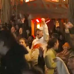 Video | Oranjefans in Amsterdam vieren goals en balen van late gelijkmaker