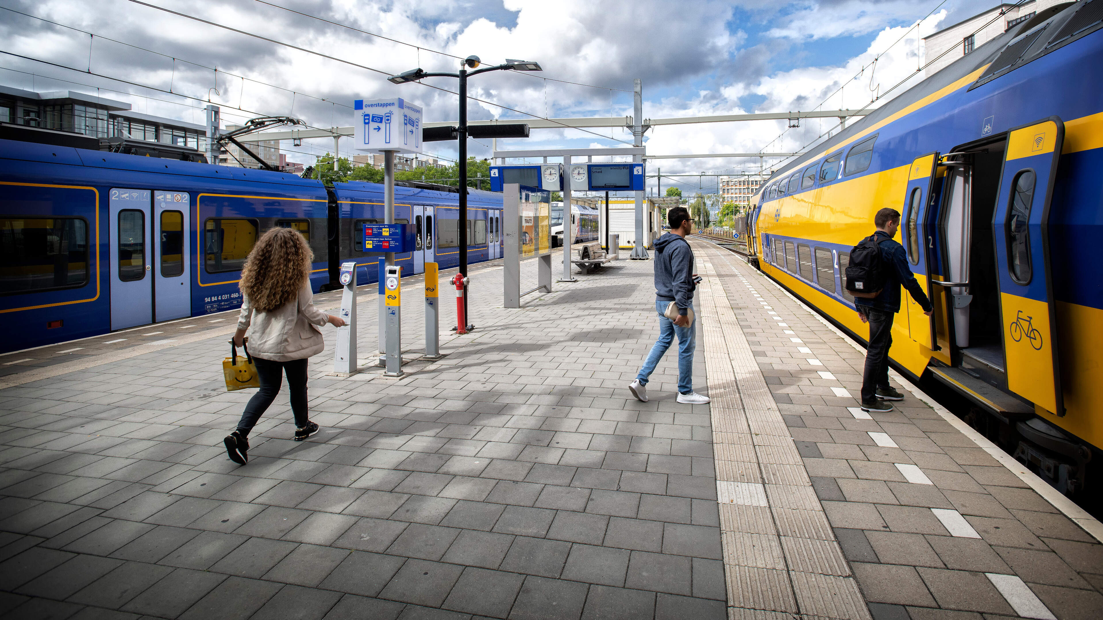 Welkom in ‘Randland’: geografische uitsluiting begint vaak om half zes ‘s ochtends in de trein