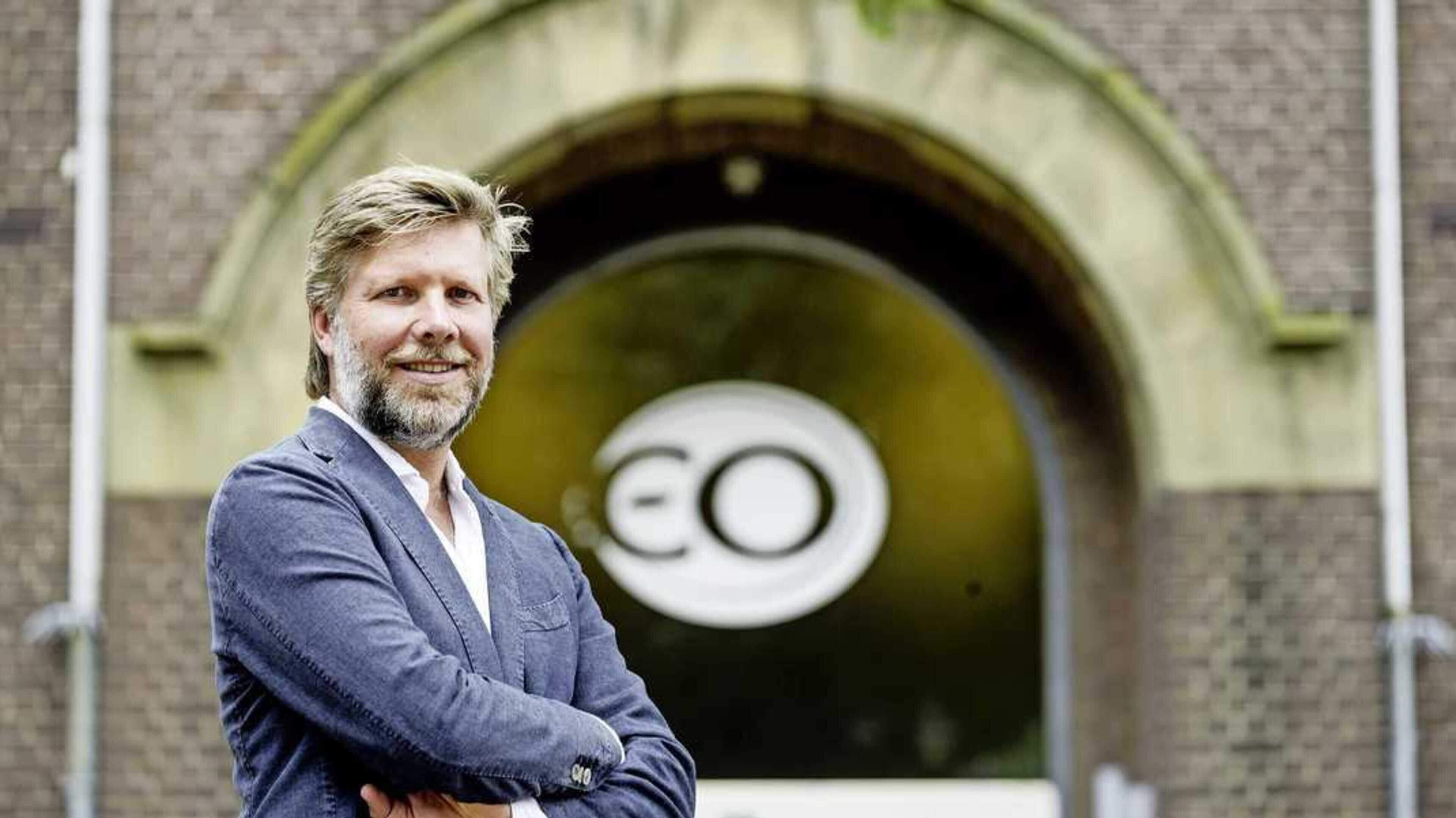 Arjan Lock (EO), een van de langstzittende omroepbazen, stapt na bijna twintig jaar over naar Leger des Heils: ’Geëmotioneerd’