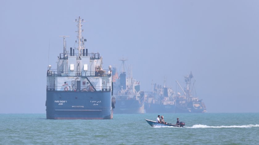 Iran en VS bejubelen ‘raamovereenkomst’ voor einde aan oorlog. Straat van Hormuz gaat deze week open