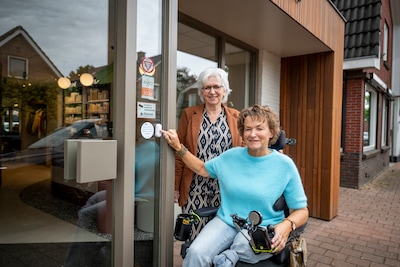 Anita en Ida bedenken deurbelactie voor rolstoelgebruikers: ‘Nog geen nee gehoord’