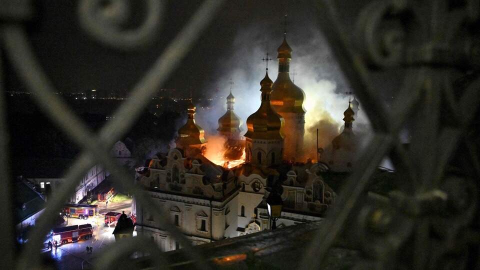 Rusland ontkent aanval op kloostercomplex in Kiev, wijst naar ‘verkeerd afgevuurde Patriot-raket’