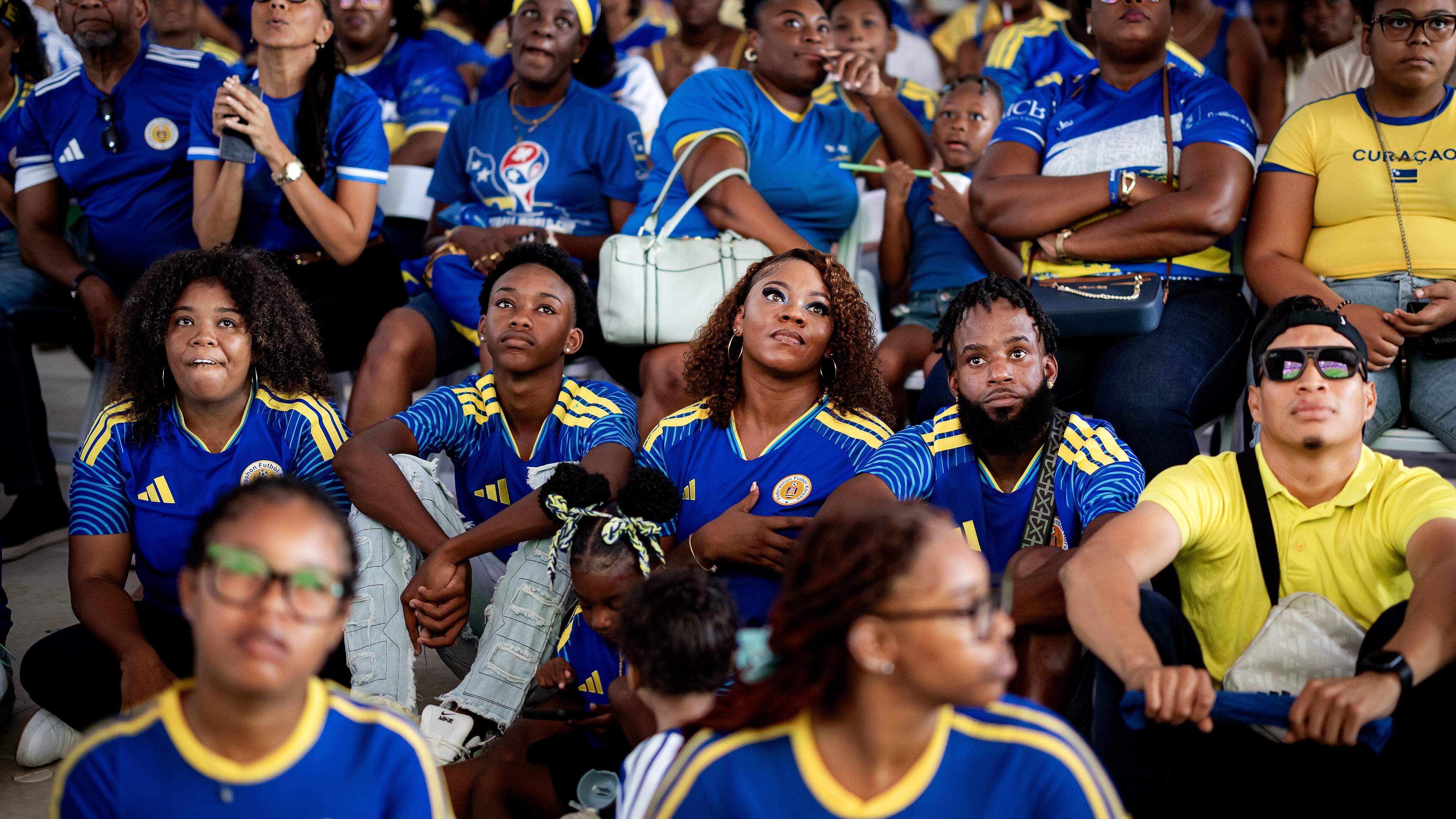 Fans Curaçao houden dubbel gevoel over aan wedstrijd tegen Duitsland: ’Trots, maar ik schaam me ook een beetje’