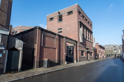 Almelo dreigt met dwangsommen van 1600 euro per dag, bij ‘illegale’ hotelopvang van ex-vluchtelingen