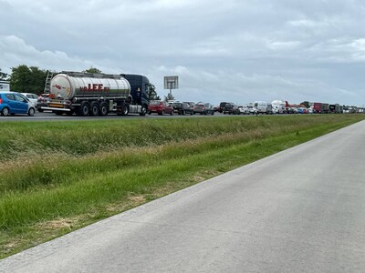 Flinke file door ongeval op snelweg richting Zwolle