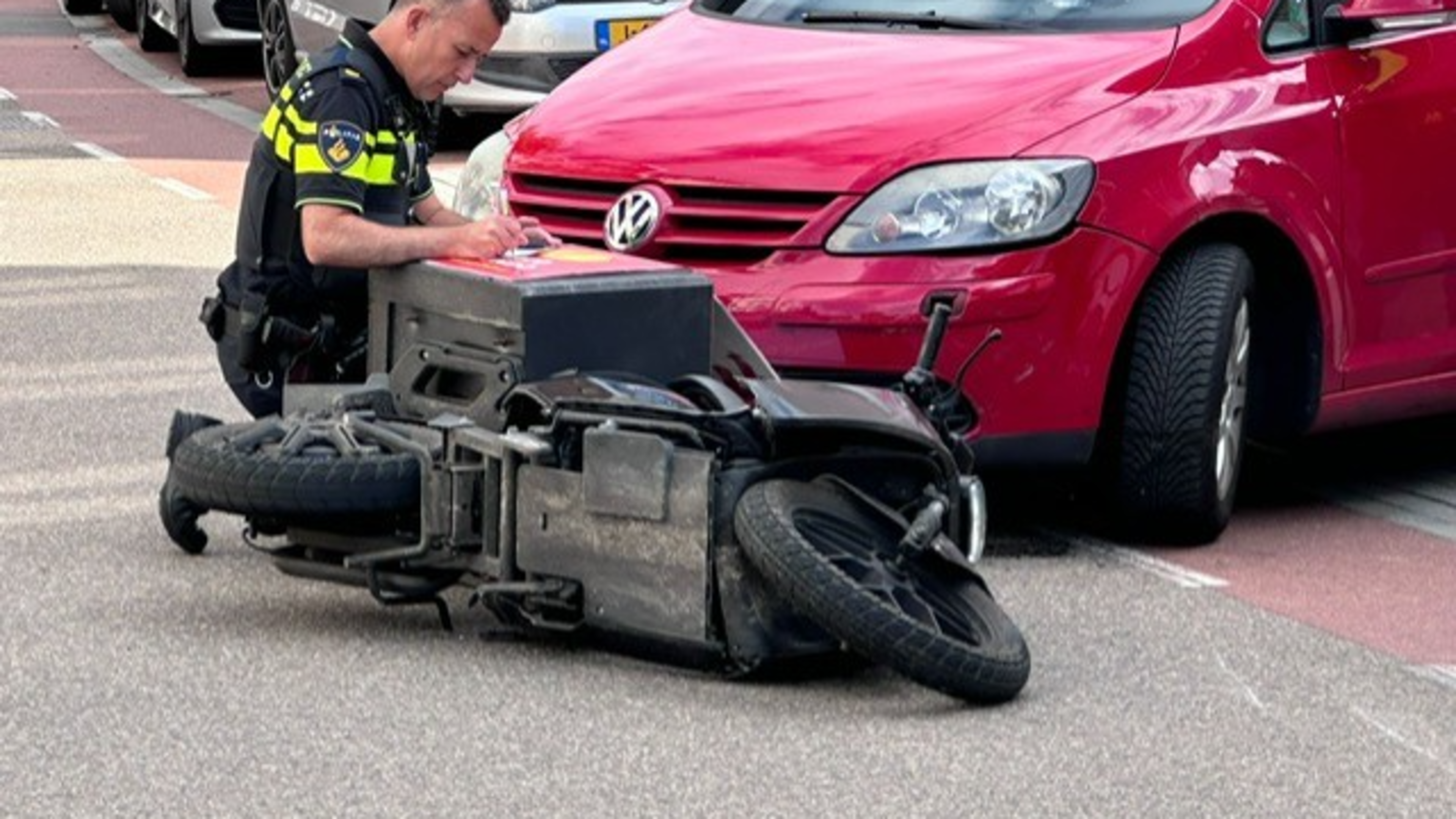 Maaltijdbezorger gewond na botsing met auto in Heerlen