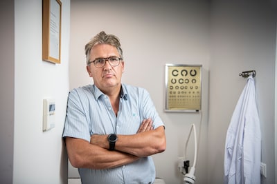 Kijk mee met coronaverhoor: kritische huisarts Elens én Red Team-lid Bajdjoe verklaren
