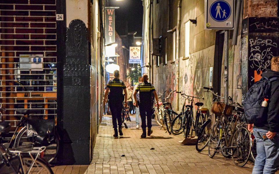 Roemeen (20) bijt portier van nachtcafé Warhol in Groningen. In de rechtbank barst hij in snikken uit