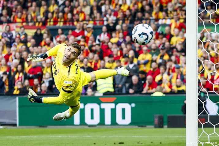 AZ neemt doelman De Busser over van Go Ahead Eagles