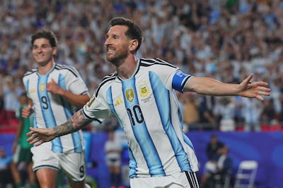 Fenomenale Lionel Messi schrijft WK-geschiedenis met geniale hattrick tegen Algerije: ‘Wat ik nu meemaak, is een geschenk’