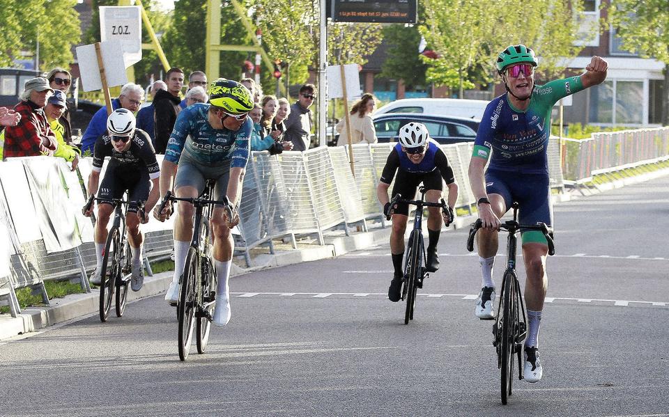 Omloop van Bedum trotseert noordelijke wielermalaise: winst voor Mathieu Hollaar, scheve toren voor gravelheld Adne Koster