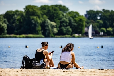 Warmte houdt Nederland in zijn greep: zaterdag zonnig en 30 graden, zondag kans op stevige buien