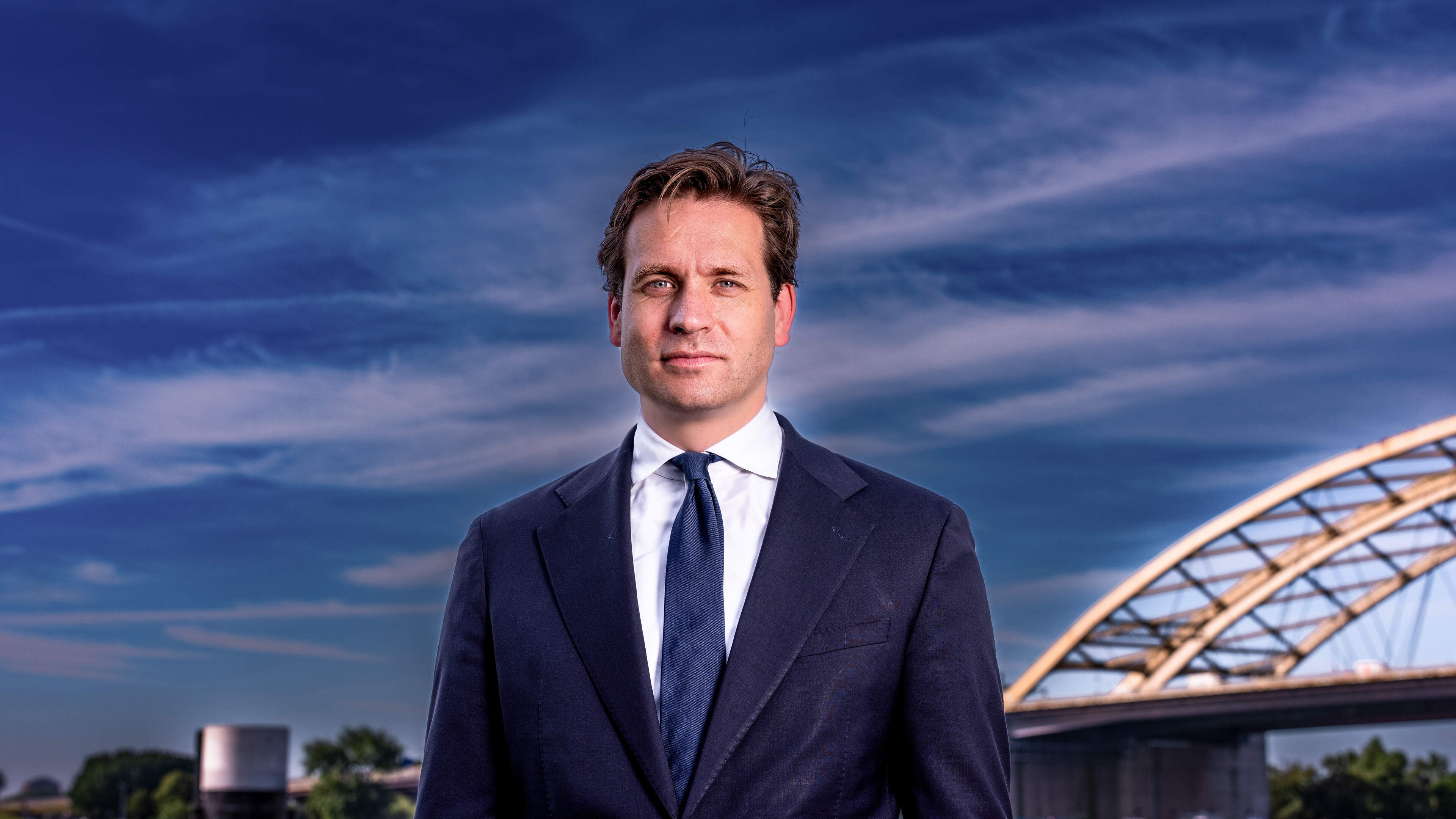 Minister Karremans trapt op rem na miljardentekorten: nieuwe wegen en spoor in de ijskast