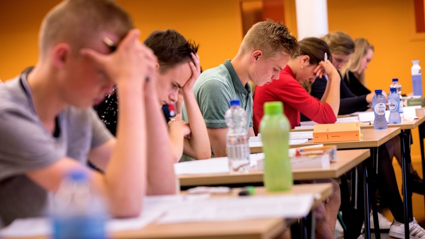 Met een paar uur levensbeschouwing in de week ben je er niet. Levensvragen duiken bij alle vakken op