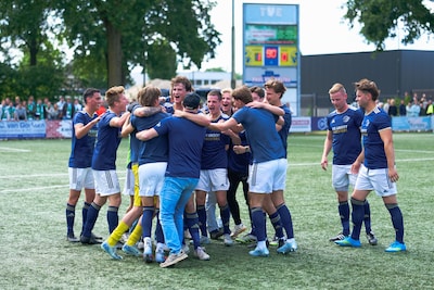 Pinchhitter Koen (34) van het gepromoveerde Erp maakt tijdens tactisch speekspel het verschil: ‘Geldrop niet kopsterk, dat was bekend’