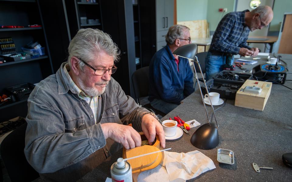 Geef apparaten of kleding een langere levensduur. Repair Café opent weer in Annie Londobuurthuis in Westerbork
