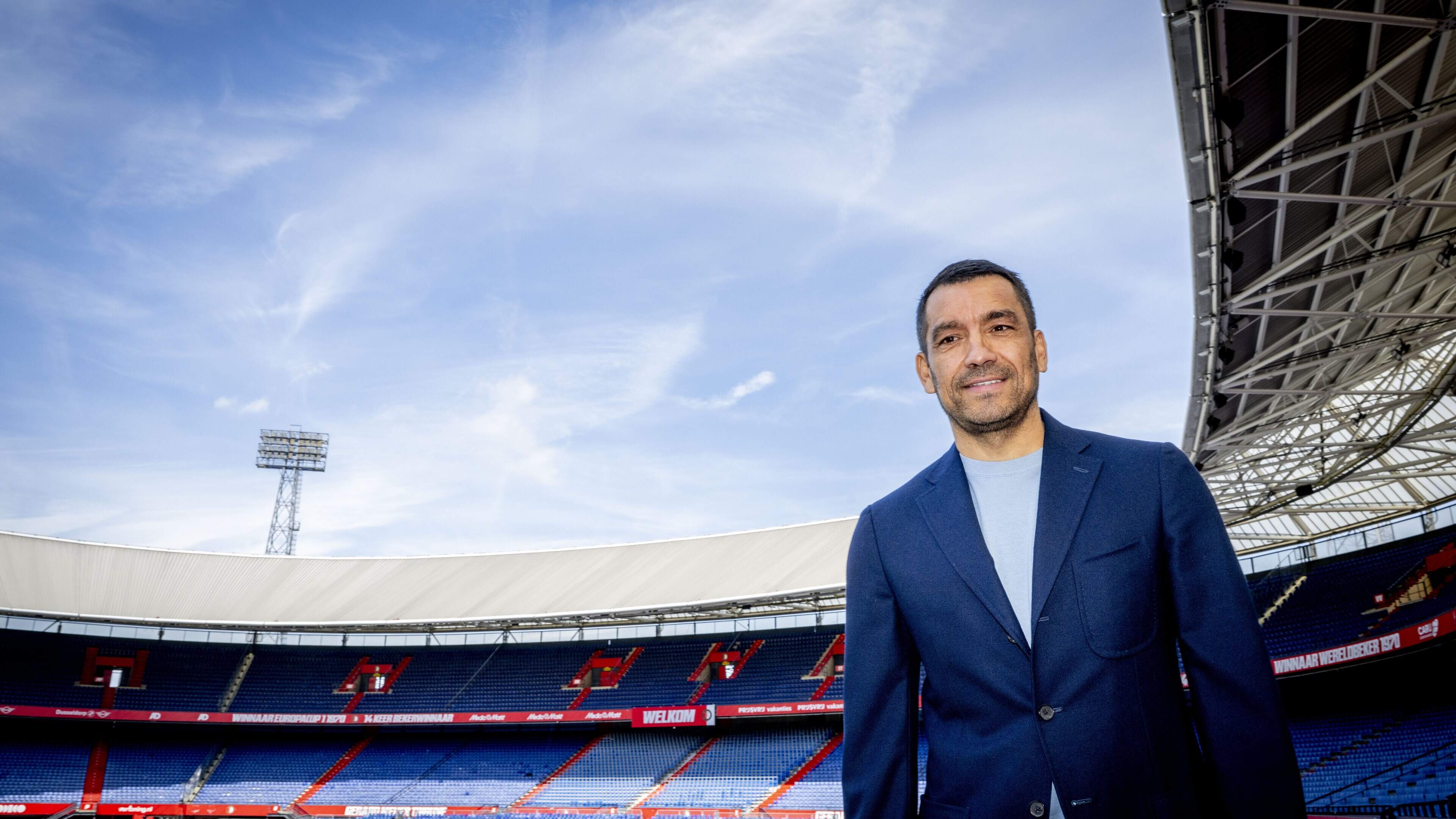 Clubheld Giovanni van Bronckhorst terug bij Feyenoord: ’Het afbreukrisico zal er altijd zijn’