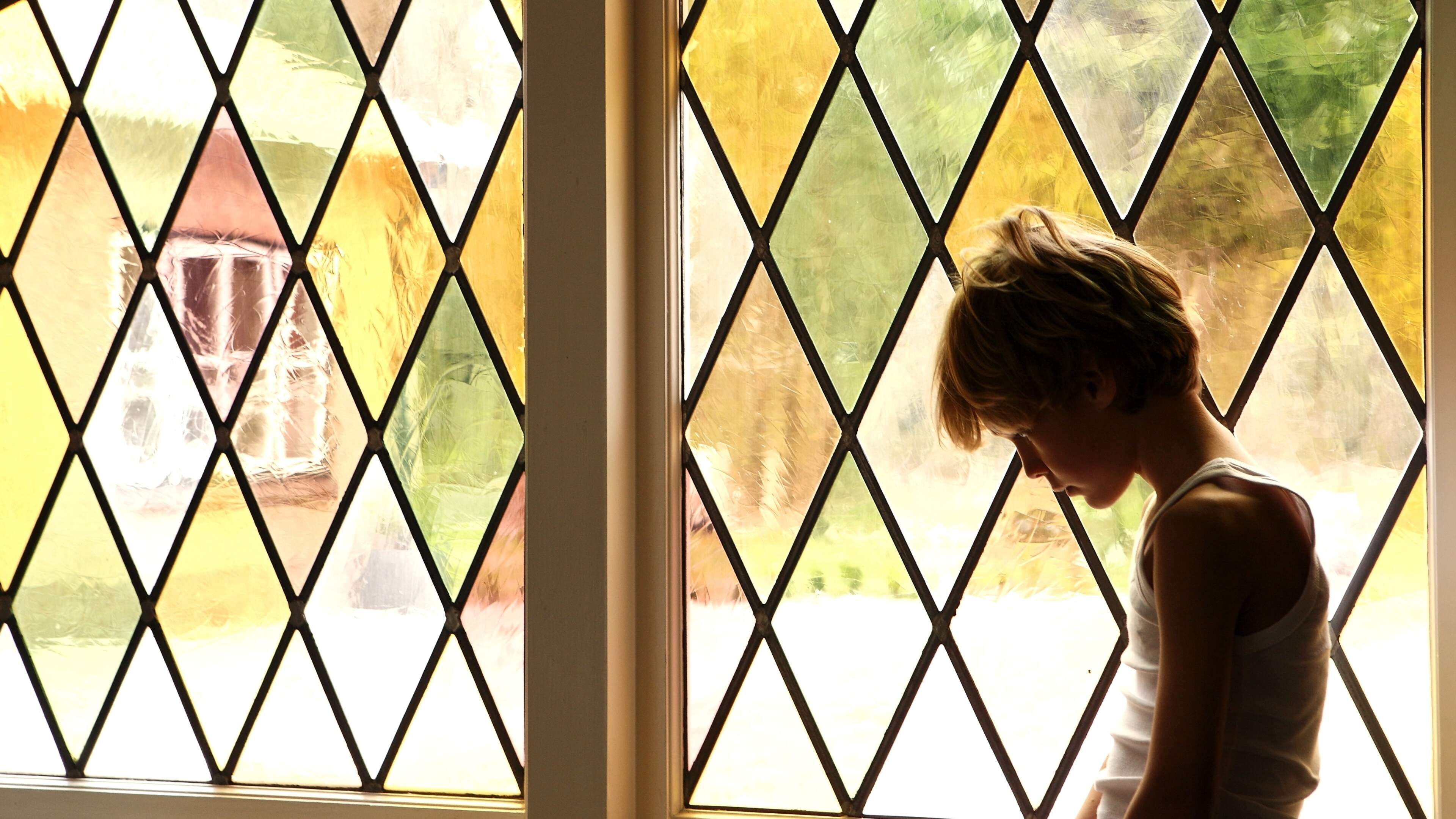 Tienduizenden kinderen zitten thuis omdat ze ’geen passend onderwijs’ kunnen krijgen: Staat voor rechter gesleept door ouders