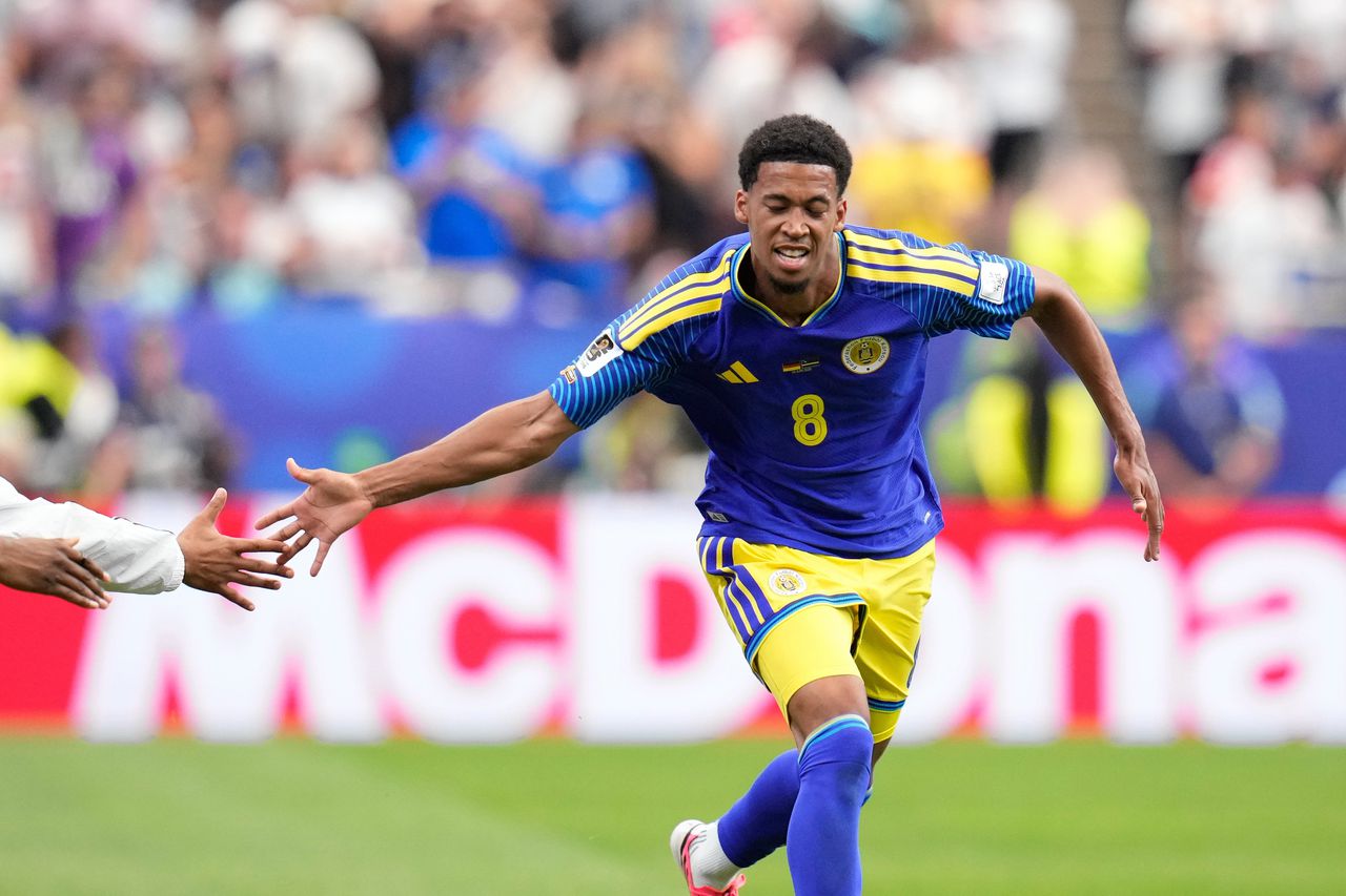 Curaçao weert zich kranig maar is toch een paar maatjes te klein en verliest met 7-1 van Duitsland bij WK-debuut