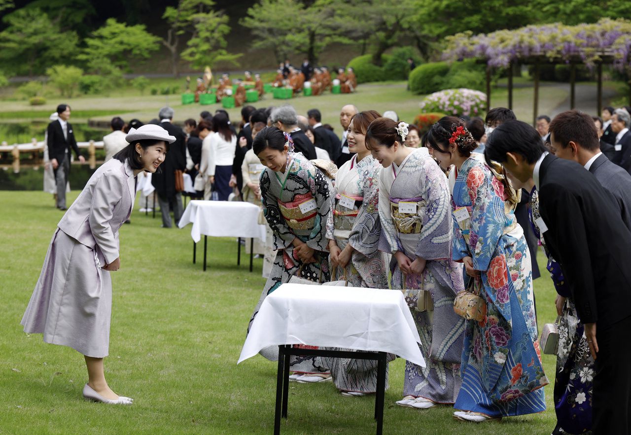 Japan heeft nauwelijks troonopvolgers, maar vrouwen komen toch niet in aanmerking