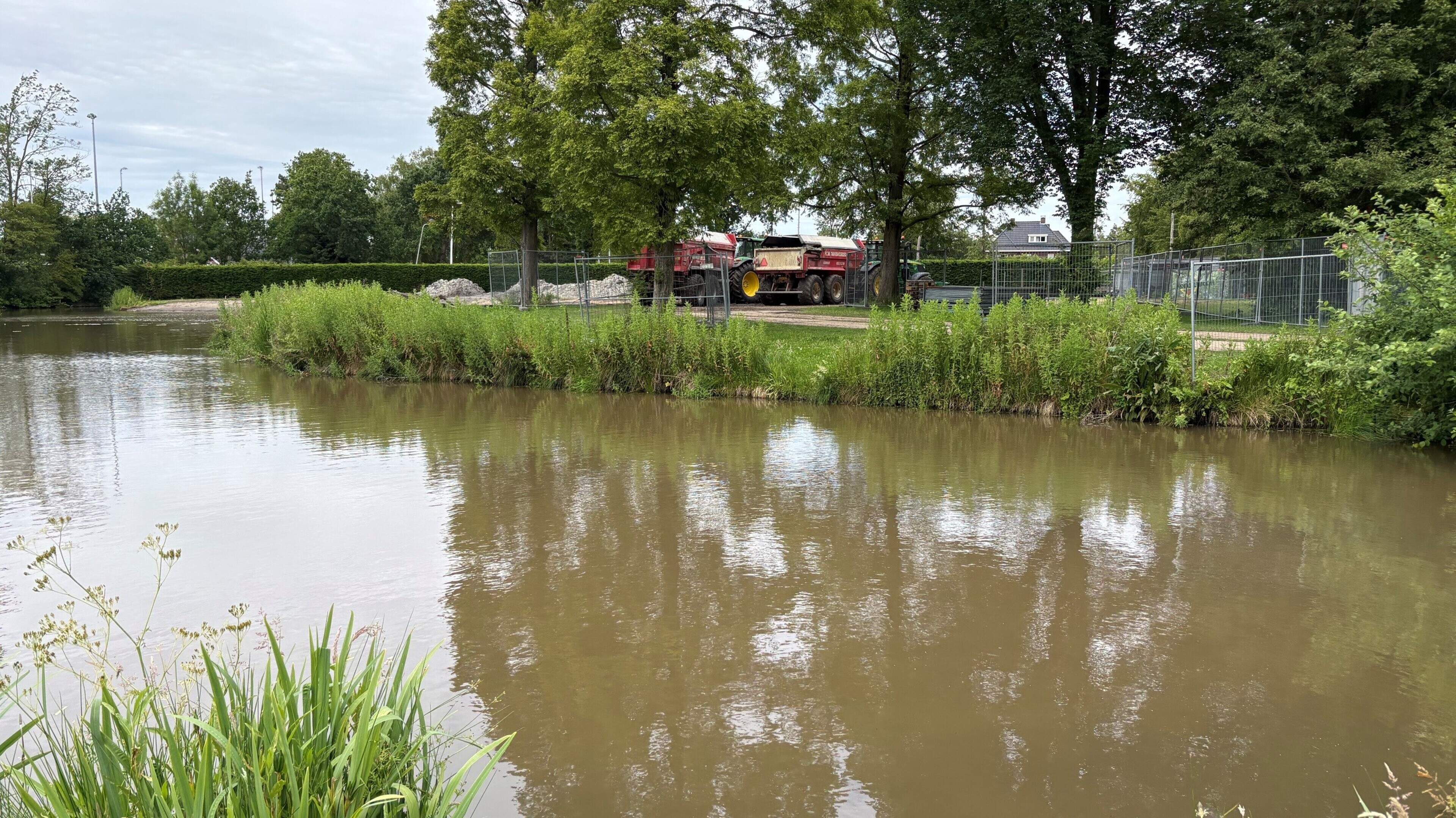 Vijver in Hillegoms park De Zanderij wordt vergroot vanwege uitbreiding opvang Oekraïners