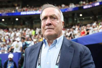 Emotionele Advocaat verklaart tranen bij Curaçao: ‘Het volkslied geeft mij emoties, het zal de leeftijd wel zijn’
