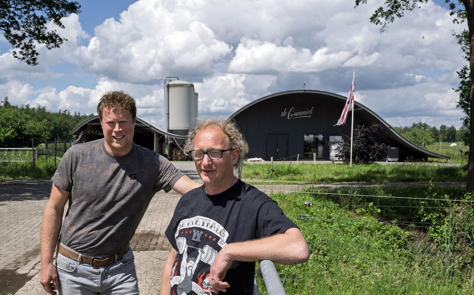 Zorgen bij boeren Hans (49) en Edwin (34) over stikstofplan provincie Drenthe. ‘Wil niet weer met mijn trekker de weg op’