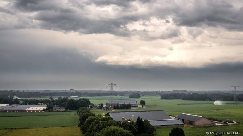 KNMI waarschuwt voor onweer en windstoten