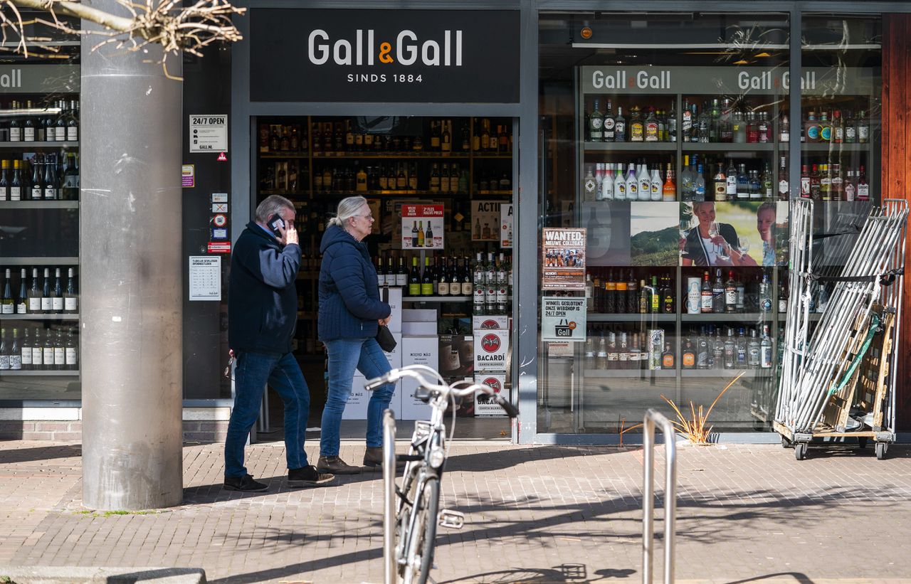 Wie op zondag werkt bij slijter Gall & Gall, gaat er flink op achteruit. En dus staakt het personeel dit weekend