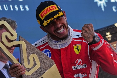 Lewis Hamilton durft weer te dromen na eerste zege in het rood: 'Kan nu weer doen waar ik het beste in ben’