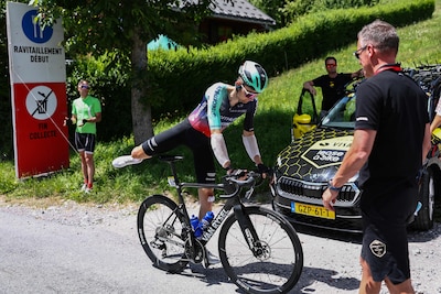 Dubbelslag Isaac del Toro in Tour Auvergne, toptalent Paul Seixas stapt af na valpartij