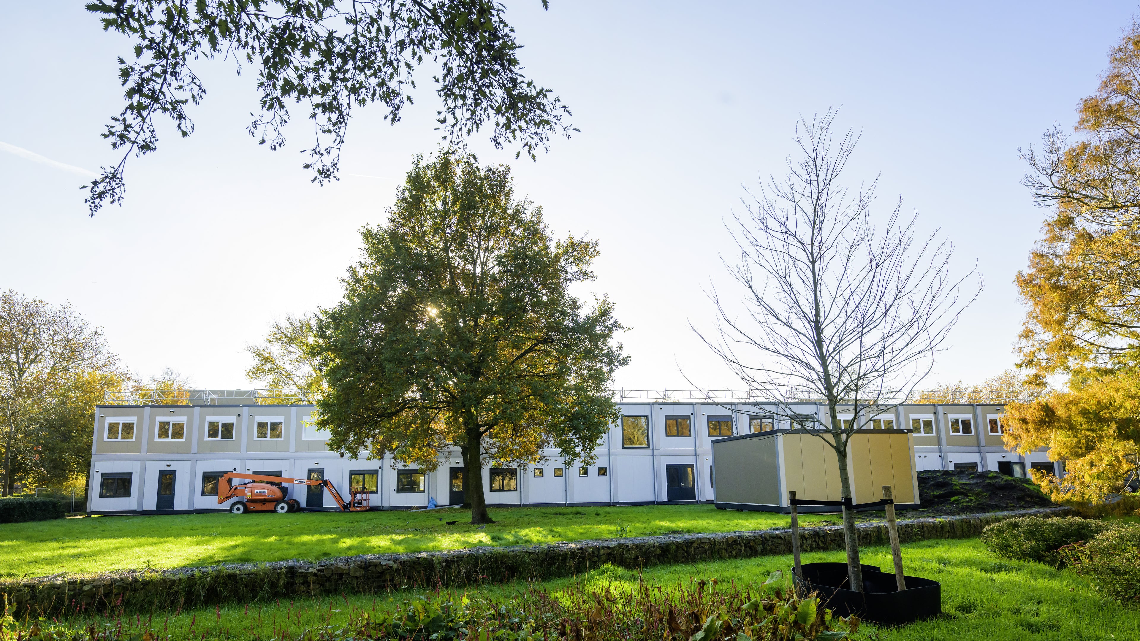 Hillegom brengt snel situatie rond noodonderkomen De Giraf in kaart