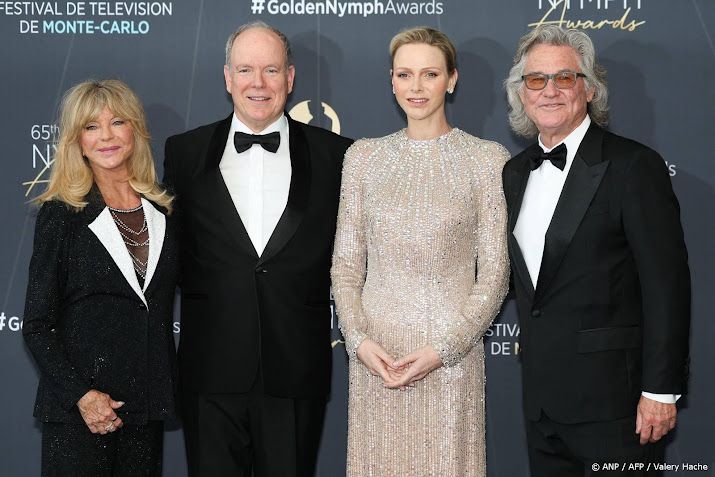 Prinses Charlene reikt prijs uit aan acteur Kurt Russell