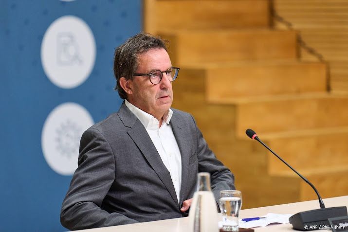 Gommers: geld was reden om niet altijd patiënten over te nemen