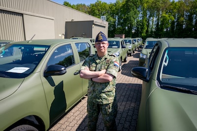 Nederlandse kolonel trok magazijnen van Defensie leeg voor Oekraïne: 400 oude pantservoertuigen bleken goud waard