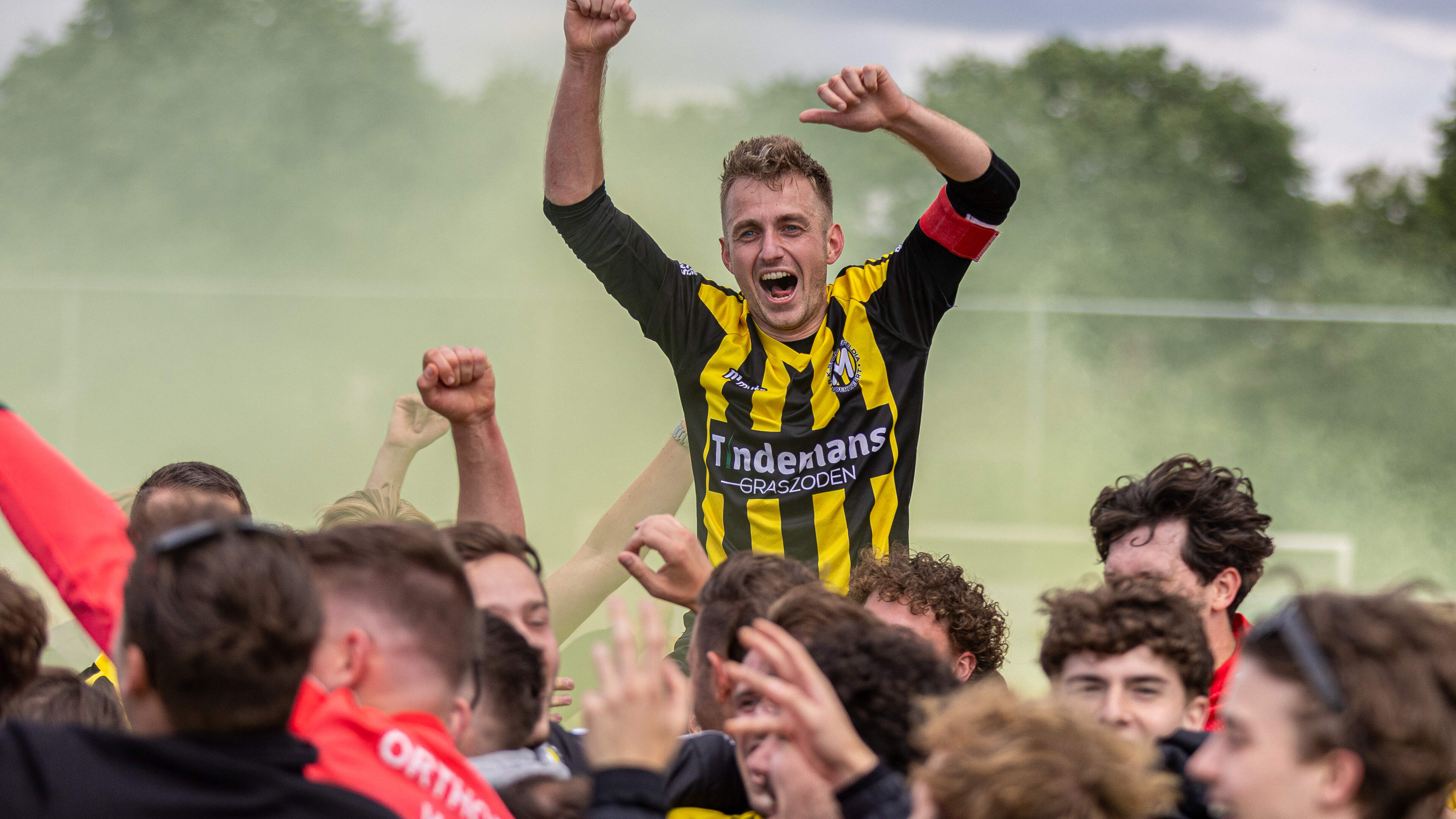 VIDEO Merefeldia handhaaft zich na zinderende finale tegen FC Landgraaf, dat ook op hetzelfde niveau blijft: ‘Dit voelt voor ons als een kampioenschap’