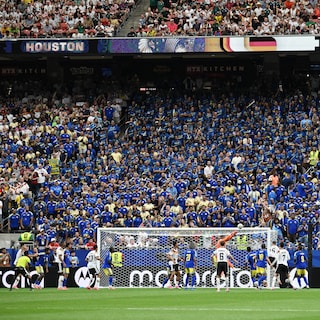 Nederlands elftal begonnen aan eerste WK-duel tegen Japan