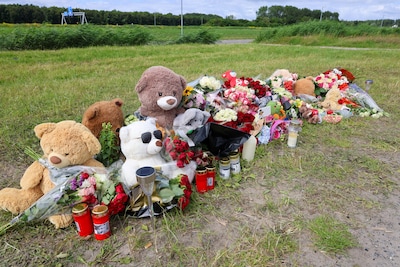 Almere staat massaal stil op plek waar jongen (14) omkomt bij verkeersongeval